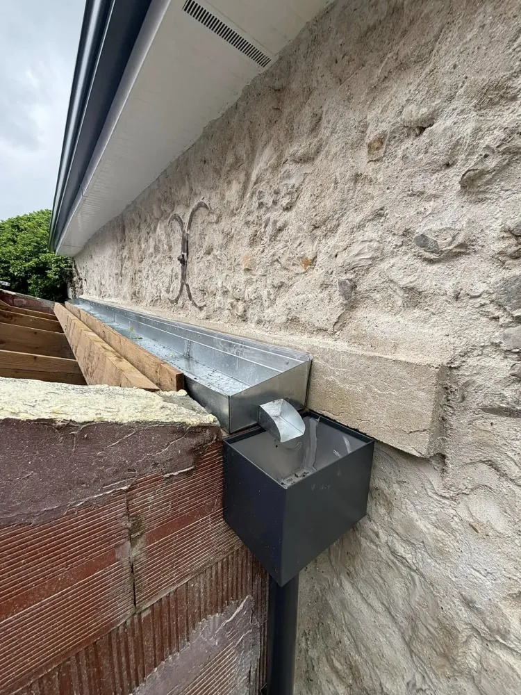 installation gouttière maison
